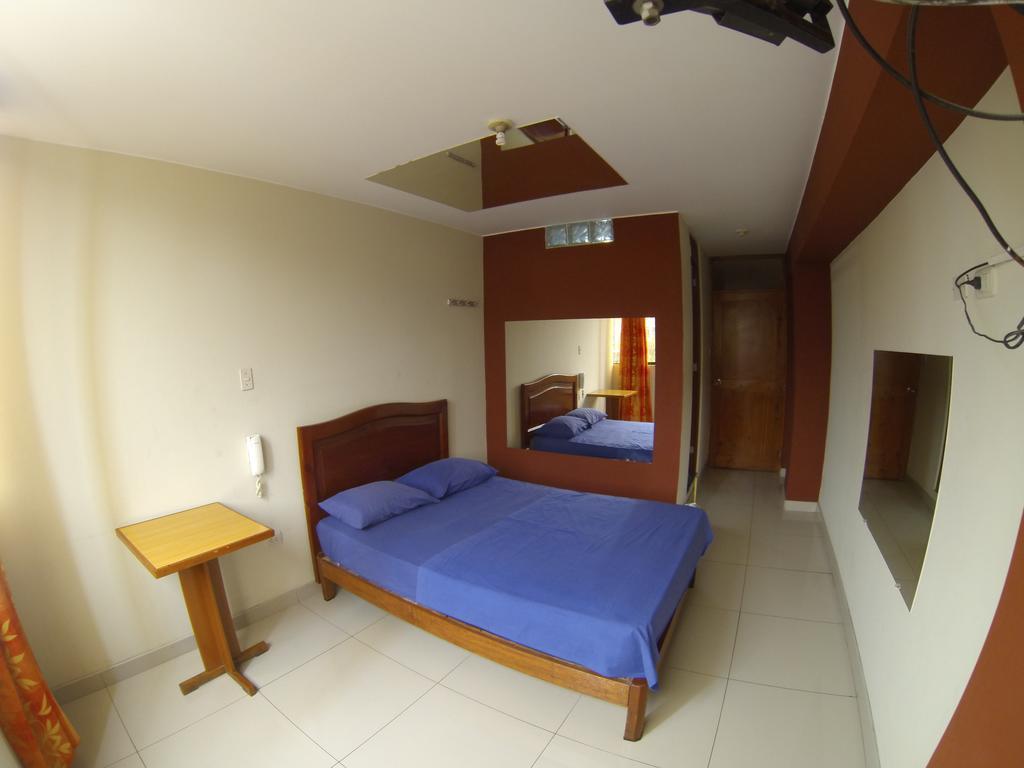 Las Palmeras Hotel del amor *
